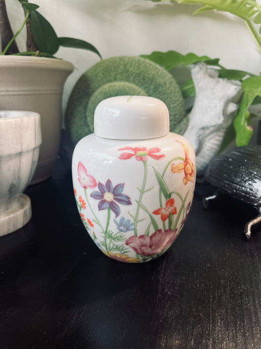 Vintage porcelain vase with Lid